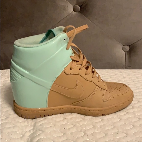 Nike heel sneakers - Picture 4 of 6